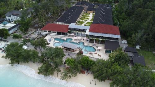 Pine Tree Beach Hotel