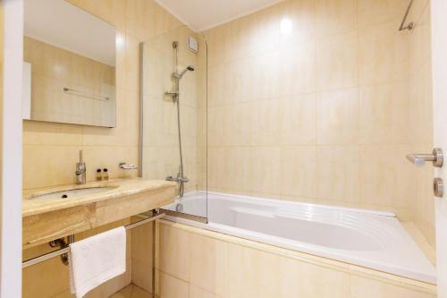 Deluxe Apartment image 1