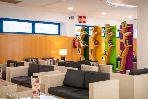 فندق تاهيتي بلايا (Hotel Tahiti Playa) in كوستا برافا ي ماريسمى