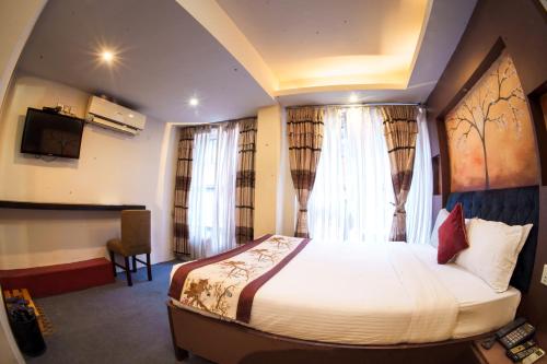 room detail thumbnail 1