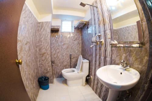 room detail thumbnail 2