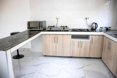 Lowin Suites-One-Bed Apartments in นโดลา