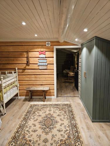 Stugan på kullen i Hemfjällstangen (Stugan pa kullen i Hemfjallstangen) in Salen