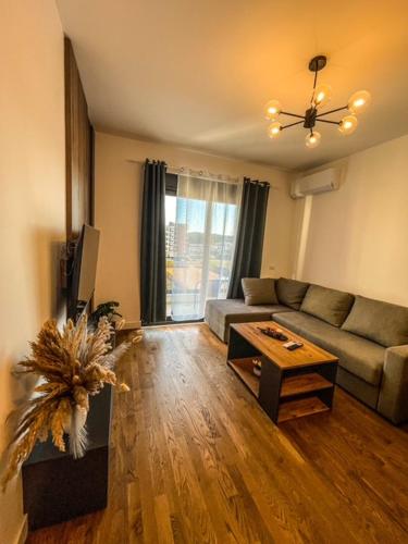 Deluxe One-Bedroom Apartment with City View image 6