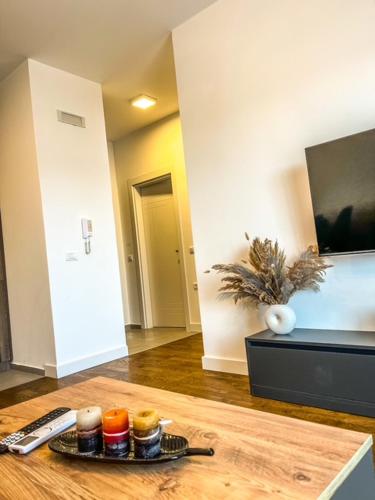 Deluxe One-Bedroom Apartment with City View image 5