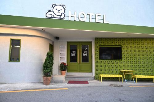 Rio Hotel-Hoegi Station, Subway Line 1, Seoul