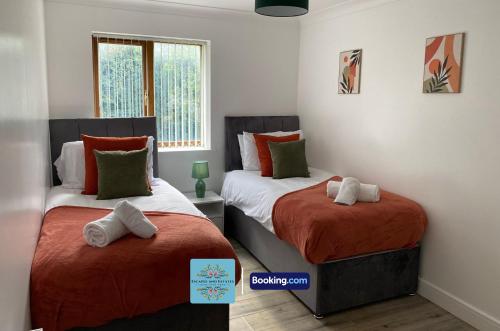 Convenient 2-bedroom Second Floor Flat By Escape & Estates Short Lets & Serviced Accommodation Oldbu in Oldbury