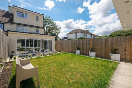 Stunning 6-Bed House with Games Room | Garden | Near Pinewood | Iver