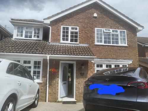 Silverstone - 5 Bed - Sleeps 10 in Towcester