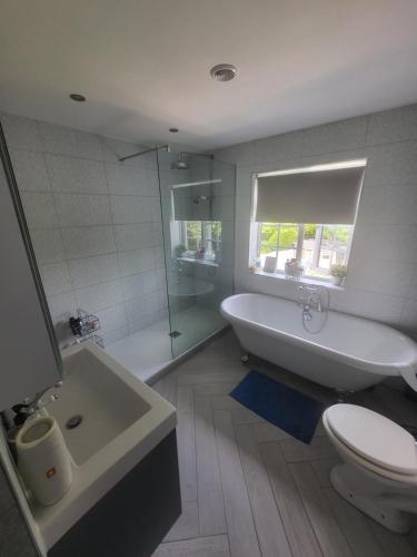 Silverstone - 5 Bed - Sleeps 10 in Towcester