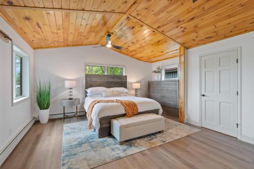 The Gallagher House - Speakeasy Firepit Lakeview in Pulteney