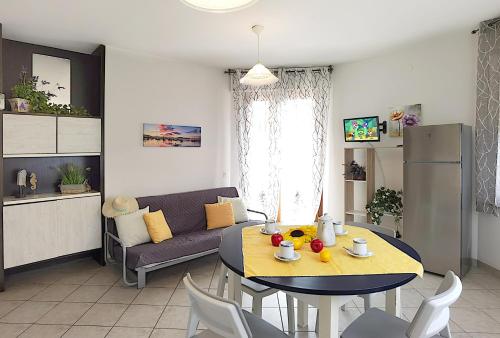 One-Bedroom Apartment image 6