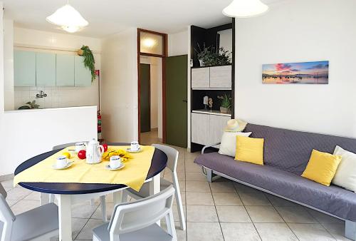 One-Bedroom Apartment image 7