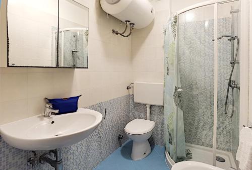 One-Bedroom Apartment image 2
