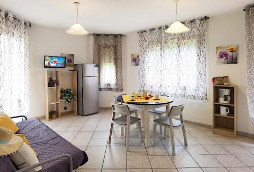 One-Bedroom Apartment image 3