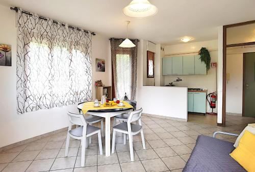 One-Bedroom Apartment image 4