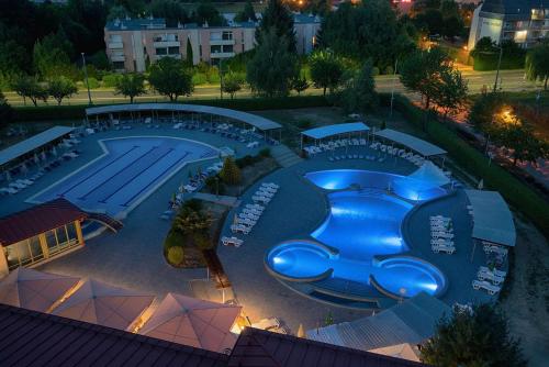 Swimming pool, Goldvilla Apartman in Zalakaros