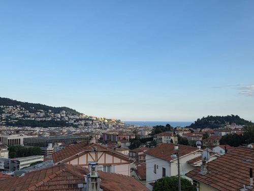 T2 rez de jardin de villa au calme near Musée Archéologique de Nice-Cimiez