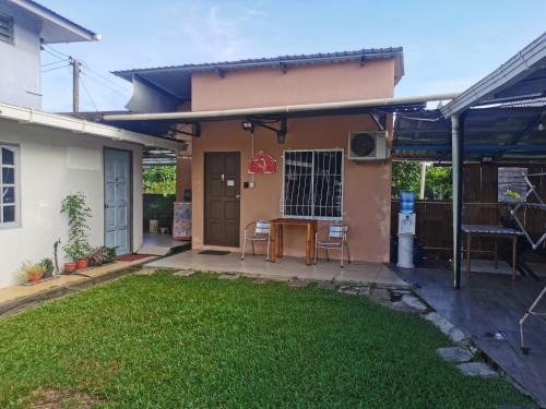 Merdeka Guest House 2 in Petra Jaya