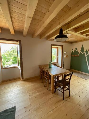 Maison indépendante au pied du Vercors - Gîte du Mas Roux (Maison independante au pied du Vercors - Gite du Mas Roux) in Saint-Andeol