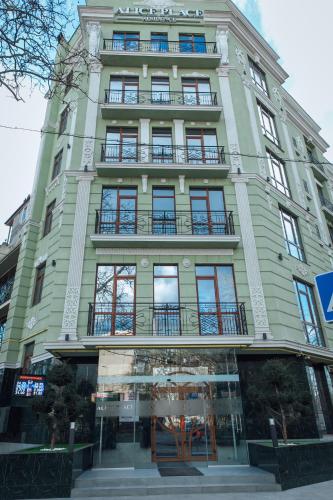 Alice Place Hotel