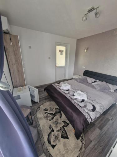 1 queen bed