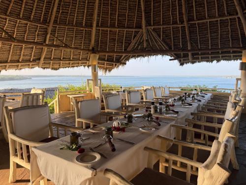 Restorāns, Rock and Sea Resort in Uyombo