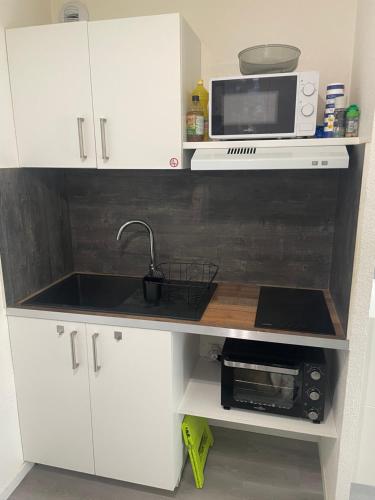 Bel Appartement T2 - Résidence Lagon Bleu - Piscine (Bel Appartement T2 - Residence Lagon Bleu - Piscine) in Frejus városközpont