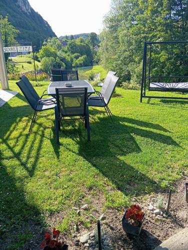 Sobe Zizi in 亚伊采