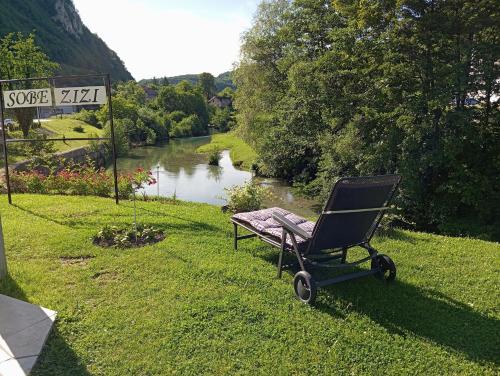 Sobe Zizi in 亚伊采