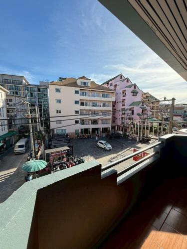 Pattaya Malee Guesthouse and Restaurant  3-Star Hotel pool