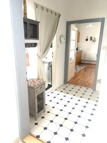 Das Ferienhaus-zurück zum Ursprung (Das Ferienhaus-zuruck zum Ursprung) in กุสซิง