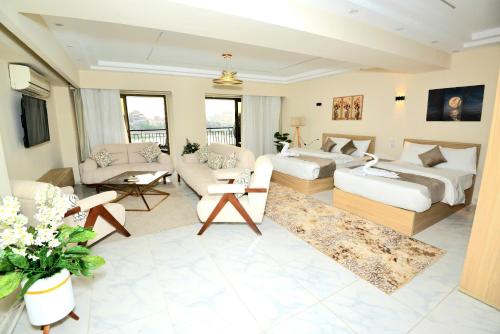 Nile Diamond Suites near Függőtemplom