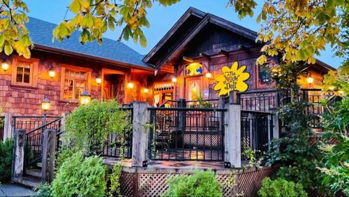 ห้องอาหาร, The Velvet Fern Guesthouse in คอร์เทเนย์ (BC)