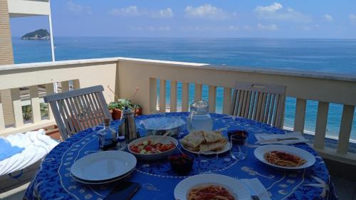 SUITE BLU INN , 10 mt from sea , one parking gratuito free, Споторно