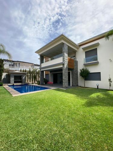 Wonderful 6 bdrms villa with pool MH63040 – khách sạn tại Essalam