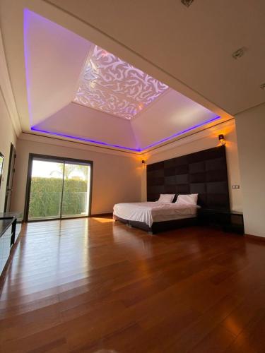 Wonderful 6 bdrms villa with pool MH63040 in Essalam