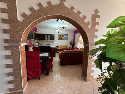 Apartment with City View image 3