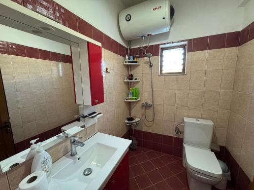 Apartment with City View image 2