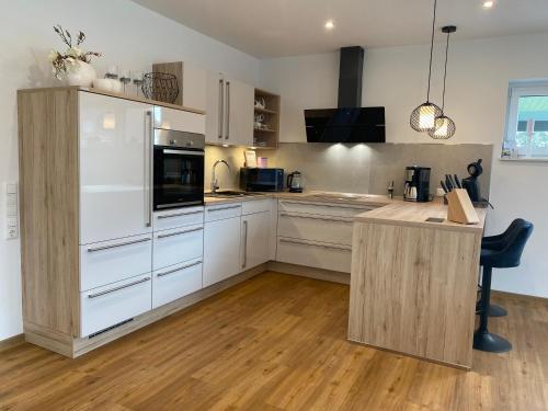 virtuve, Luxus Ferienhaus Geest und Moor in Grossheide