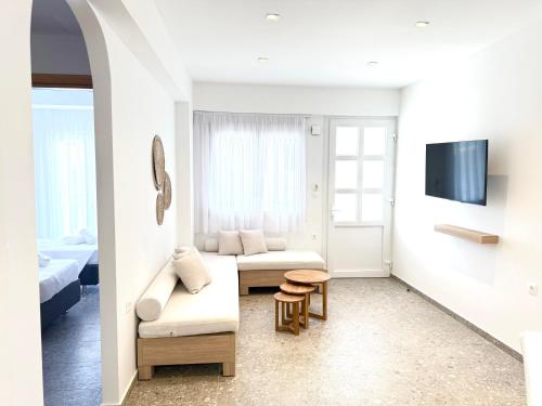 Sakellis Home 2- Steps to Beach & Town 4