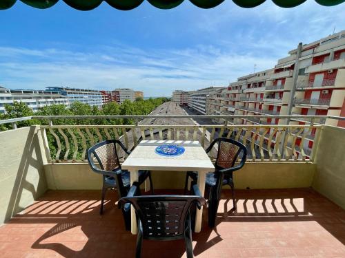 Spacious apartment near the beach