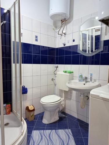 One-Bedroom Apartment image 3