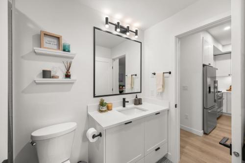 Chic Condo with Stylish Amenities in White Rock, Surrey (Foto 2)