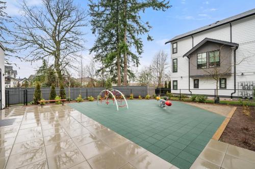 Chic Condo with Stylish Amenities in White Rock, Surrey (Foto 7)