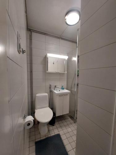 ห้องน้ำ, Tunnelmallinen yöpymispaikka sataman sydämessä (Tunnelmallinen yopymispaikka sataman sydamessa) near สนามบินลัปแปนรันตา