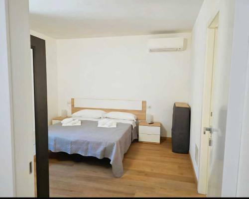 1 queen bed, 1 twin bed