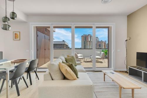 Airy Apartments with Balcony & Garage, Mailand