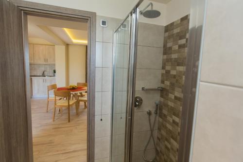 Queen Suite image 5