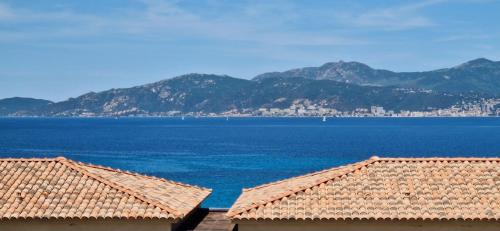 Appartement vue mer panoramique près de Porticcio 1